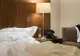 A închiriat o cameră într-un hotel de lux. Pe pat a găsit un bilet. L-a citit și s-a îngrozit