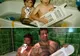 Au recreat fotografiile din copilărie pentru mama lor. Rezultatul? Vei râde cu lacrimi