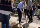 Robert Negoiţă și elevii şcolii gimnaziale "Nicolae Labiş" au plantat 20 de copaci într-un miniparc