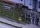 Copilul bătut cu pietre în curtea școlii a murit. El venise să ia de la sora lui cornul şi laptele
