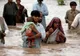 Inundaţiile din Pakistan. Cel puţin 55 de oameni au murit. Mii de case, distruse