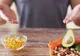 Dieta mâinilor. Palmele tale îți spun ce și cât să mănânci
