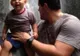 A vrut să aiba o poză de familie cu soţul şi fiul, în vacanţă. A ÎNLEMNIT când a văzut fotografia