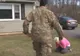 Un militar s-a apropiat de ea. Când l-a privit, a îngenuncheat și a început să plângă. Motivul...