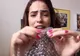 Şi-a înfăşurat părul în folie de plastic cu bule. Rezultatul este fantastic!