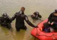 O minoră a murit înecată în râul Suceava după ce malul s-a surpat