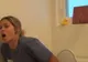 A intrat în baie peste soţia lui şi a rămas ÎNGROZIT de ce făcea femeia. S-a lăsat cu un DIVORŢ