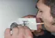Voia să-și aprindă o țigară, dar nu avea cu ce. A scos o priză din perete, apoi...