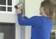 A luat o îngrijitoare pentru bunica ei. Ceva ciudat se întâmpla. A pus o cameră-video.ŞOC ce a aflat