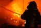Incendiu de proporţii: un bloc cu cinci etaje, cuprins de flăcări. 150 de persoane evacuate 