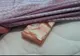 Seară de seară a pus un săpun sub așternuturile patului, înainte de culcare. Motivul e incredibil!