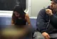 Călătorii din metrou au ÎNGHEŢAT! Ce s-a apucat să facă o tânără în văzul tuturor