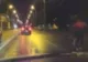 Bătaie cu pumni şi picioare într-o intersecţie aglomerată 