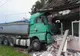 Accident spectaculos în Timiş: a intrat cu camionul în casă!