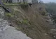 Alunecări de teren în Bacău. Localnicii, avertizaţi să plece din casele lor