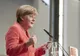 Angela Merkel, nevoită să aplaude în Bundestag o declaraţie de condamnare a lui Erdogan 