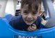 Motivul incredibil pentru care un puşti de 6 ani a sunat la Poliţie şi şi-a reclamat tatăl