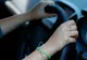 Ce a păţit o şoferiţă care a încercat să-şi parcheze maşina pe faleză. Explicaţia e incredibilă