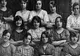 Detaliul înfiorător din această fotografie de la 1900. Poți să găsești mâna în plus din poză?