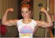 Cum a ajuns tânăra de 18 ani să se laude cu muşchi impresionanţi. Secretul TERIBIL din spatele pozei