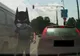 Ce i-a făcut un şofer din Timişoara unui alt şofer care i-a "tăiat" calea. L-au lăsat nervii - VIDEO