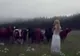 VIRAL Ce face o blondă ca să strângă o cireadă de vaci