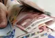 Un gălăţean s-a certat cu vecinii şi a aruncat cu 1 000 de euro în ei. Urmarea, de neimaginat