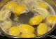 Fierbe lămâi și bea lichidul imediat cum te trezești! Vei fi șocată de efecte