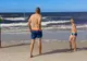 Turiștii de pe plajă au amuțit când au văzut a ieșit din mare. Imaginile întrec orice așteptare