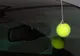 A atârnat o minge de tenis în garaj, deasupra mașinii. A scăpat-o definitiv de o problemă comună