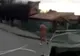 Cascadorii râsului: bărbat dezbrăcat, fugărit pe stradă cu cuțitul de soțul iubitei!