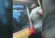  Scandal monstru în autobuz, la Suceava. Doi bărbaţi s-au luat la bătaie sub ochii călătorilor