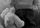 "Mi-a frânt inima". Ce vindea un băieţel de 7 ani, în faţa farmaciei, ca să facă rost de mâncare