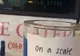 A vrut să primească bacșiș mai mare, dar s-a făcut de râs. Mesajul lipit de un chelner într-un bar