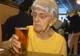 Reţeta unei bătrâne care a ajuns la 102 ani -"Beau zilnic ce-mi place: o bere"