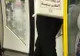 A urcat în metrou cu o geantă imprimată cu un text în arabă. Traducerea mesajului, neașteptată!