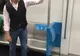 Călătorii din metrou, șocați. Ce a făcut un bătrân în fața tuturor. Pozele cu el fac furori