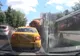 O vidanjă a explodat pe șosea. Cum au reacționat șoferii aflați în trafic(VIDEO)