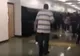 Un profesor s-a luat la bătaie cu un elev pe coridorul școlii. Scene violente