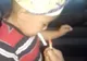 Filmare şocantă. O mamă îşi învaţă copilul de 2 ani să fumeze