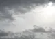 Un obiect uriaș a apărut pe cer, în spatele norilor. Nimeni nu știe ce este, dar arată bizar