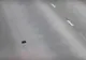Un pui de pisică ajunge în mijlocul unei autostrăzi printre maşini. Ce a urmat este fantastic 