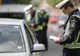 Un şofer din judeţul Dolj, oprit în trafic  focuri de armă de poliţişti 