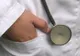 Medic reţinut pentru luare de mită.Îi ceruse pacientului să-şi vândă casa pentru a face rost de bani