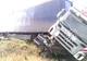 Şi-a văzut moartea cu ochii! Ce făcea un şofer pe o şosea din Timiş când s-a trezit cu tirul în şanţ