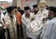 O stranie ceremonie funerară din Grecia a uimit oamenii din întreaga lume