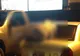 Ce au văzut doi băieţi în parcarea unui mall. Cum arăta această fată pe capota maşinii
