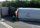 Pericol de EXPLOZIE. O cisternă cu 17 tone de combustibil s-a răsturnat în urma unui accident