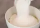 Toarnă făină în cafeaua de dimineață. După câteva minute, surpriză