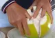 Cum se curăţă corect un POMELO